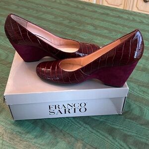 Franco Sarto Burgundy Croc-Embossed Patent & Suede Wedges, size 9.5M